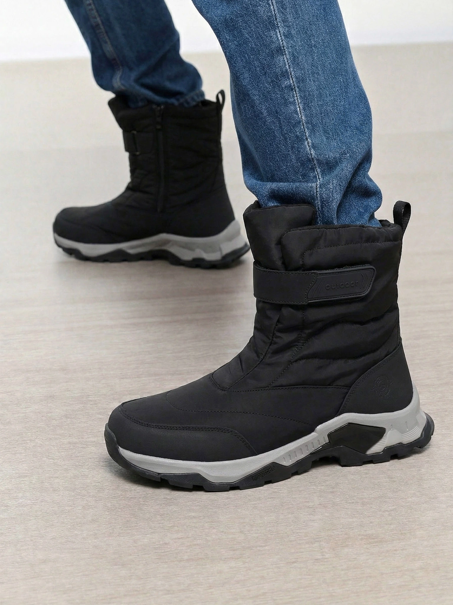 Дутики черного цвета на средней объемной подошве